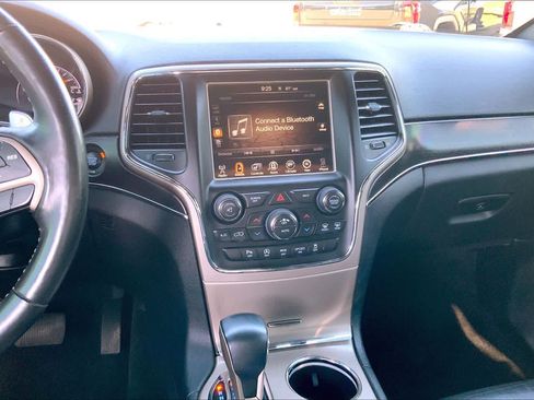 Used 2017 Jeep Grand Cherokee Limited AWD/4WD image 6