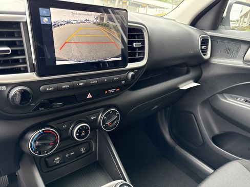 New 2026 Hyundai Venue SE image 9