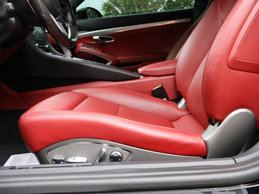 Used 2024 Porsche 718 Boxster RWD image 32