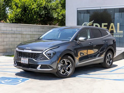 Used 2025 Kia Sportage LX FWD image 6
