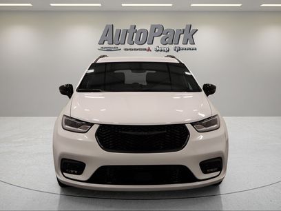 New 2026 Chrysler Pacifica Select w/ S Appearance Package