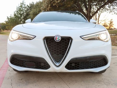 Used 2018 Alfa Romeo Stelvio Ti Sport image 2
