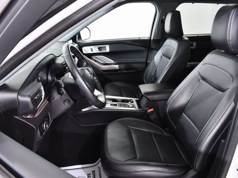 Used 2023 Ford Explorer Limited w/ Limited Technology Package image 6