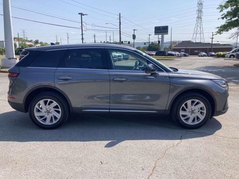Used 2024 Lincoln Corsair FWD image 2