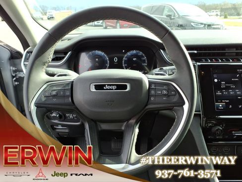 Used 2023 Jeep Grand Cherokee L Laredo image 18