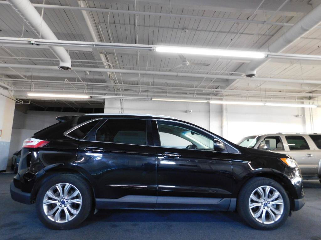 Used 2019 Ford Edge Titanium FWD image 5