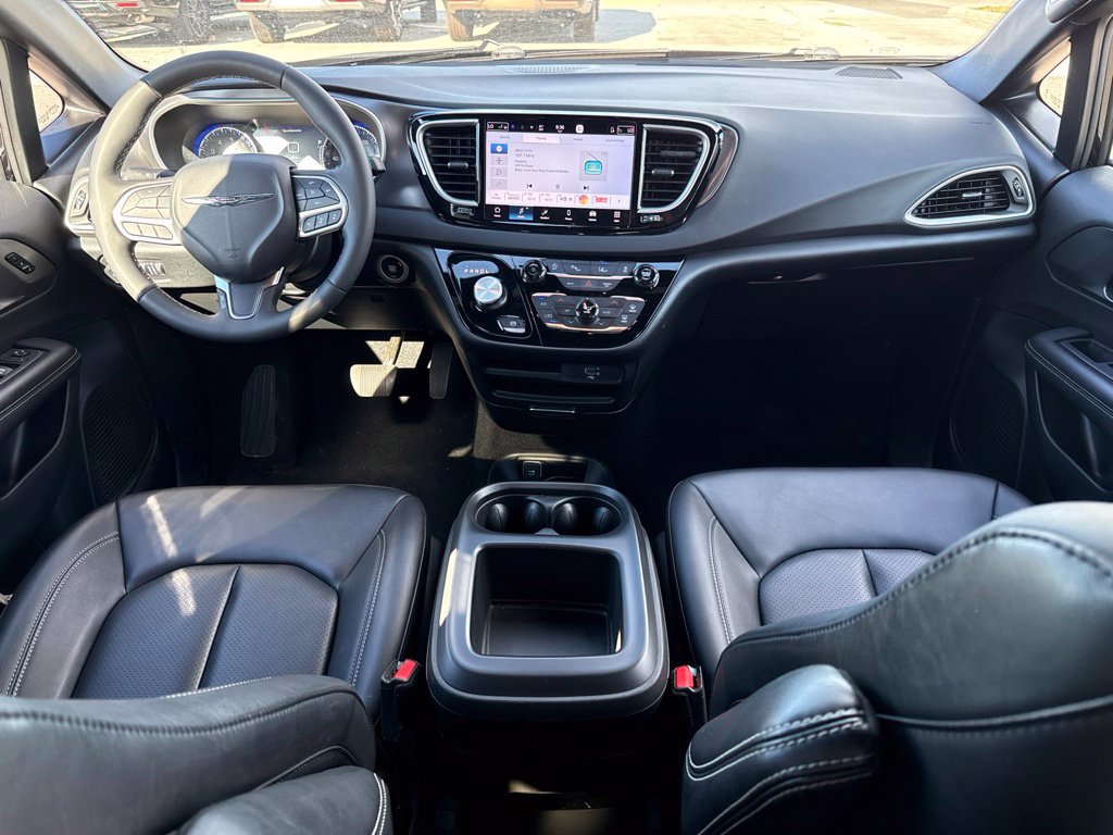 Used 2026 Chrysler Pacifica Select FWD image 11