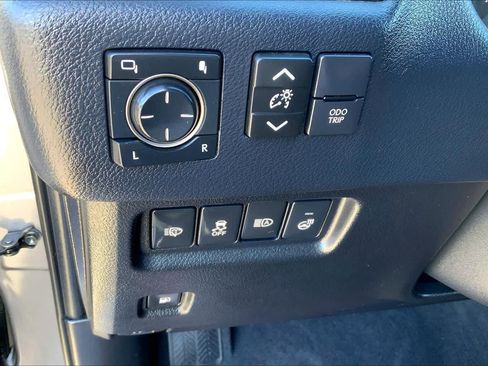 Used 2022 Lexus GX 460 Premium image 32