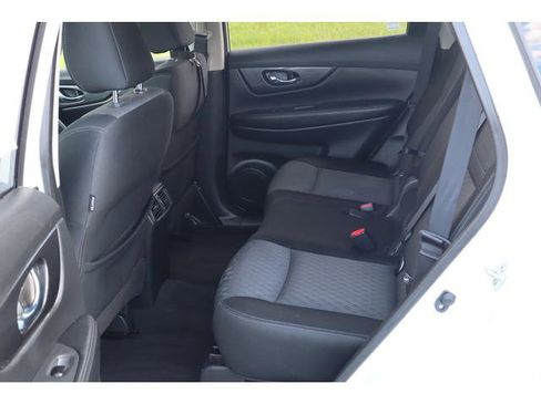 Used 2017 Nissan Rogue SV AWD/4WD image 9