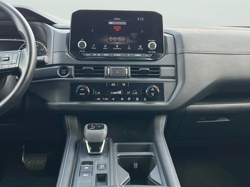 Used 2025 Nissan Pathfinder S FWD image 27