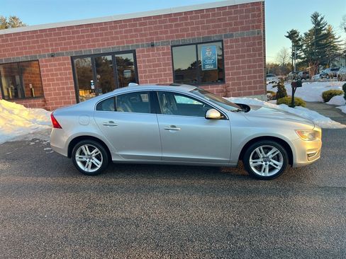Used 2014 Volvo S60 T5 image 6