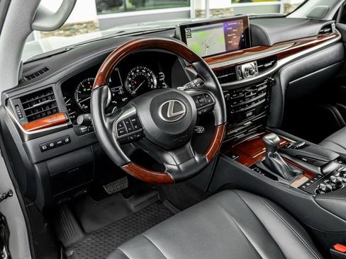 Used 2021 Lexus LX 570 4WD w/ Luxury Package image 15