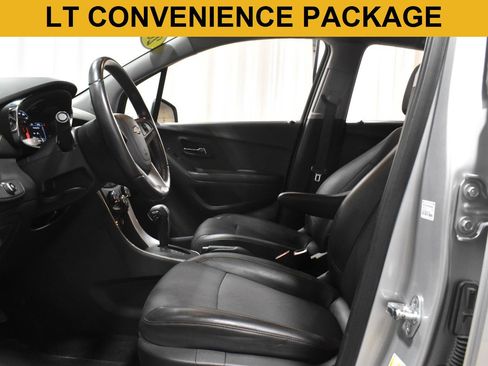 Used 2022 Chevrolet Trax LT w/ LT Convenience Package AWD/4WD image 4