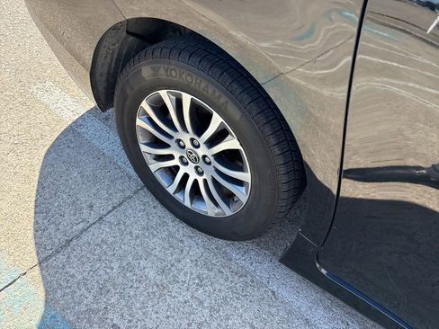 Used 2020 Toyota Sienna XLE Premium image 11