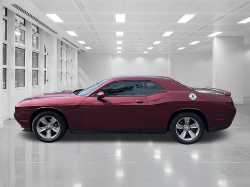 Used 2019 Dodge Challenger SXT RWD image 8