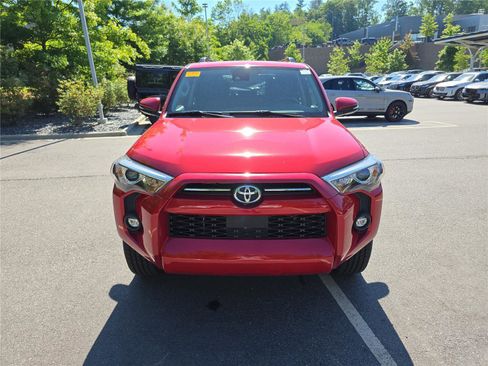 Used 2022 Toyota 4Runner SR5 Premium w/ Moonroof Package AWD/4WD image 8