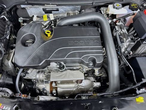 Used 2025 Chevrolet Equinox LT image 30