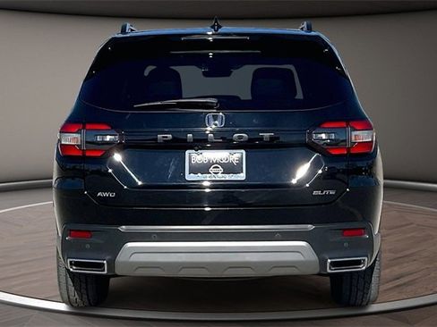 Used 2023 Honda Pilot Elite image 4