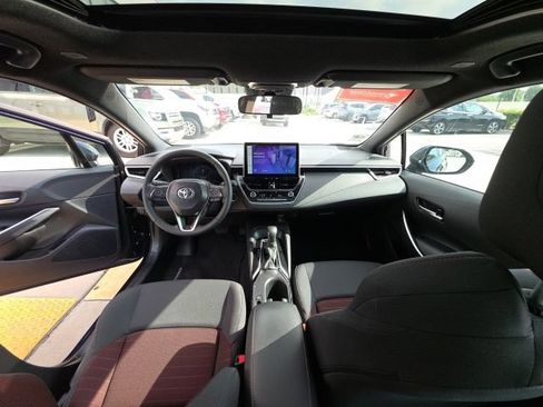 Used 2025 Toyota Corolla SE w/ SE Premium Package FWD image 26