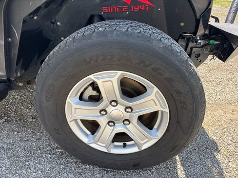 Used 2018 Jeep Wrangler Unlimited Sport S AWD/4WD image 18