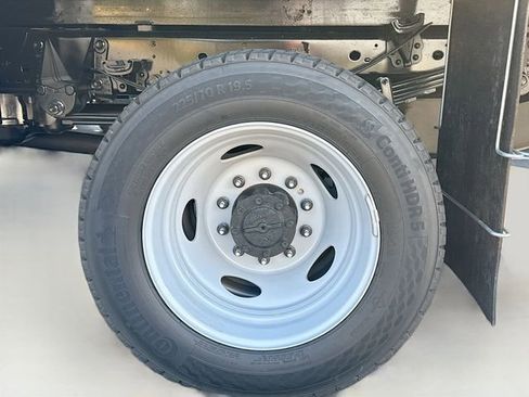 New 2025 Ford F550 4x4 Crew Cab image 16