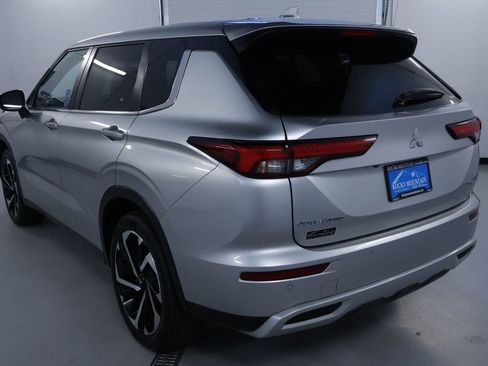 Used 2024 Mitsubishi Outlander SE image 5