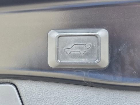 Used 2019 Toyota RAV4 Limited AWD/4WD image 10