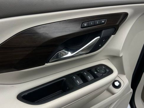 Used 2018 GMC Terrain Denali w/ Advanced Safety Package image 11