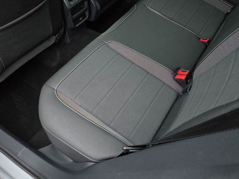 Used 2023 Volkswagen Taos SE w/ Panoramic Sunroof Package FWD image 38