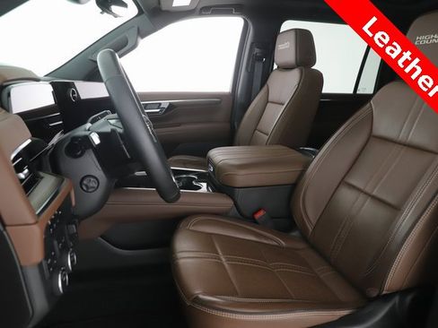 Used 2025 Chevrolet Suburban High Country image 16