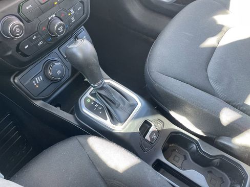 Used 2021 Jeep Renegade Sport image 20