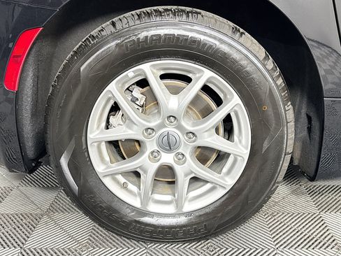 Used 2024 Chrysler Pacifica Touring-L FWD image 31
