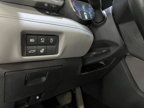 Used 2023 Toyota Highlander Platinum AWD/4WD image 17