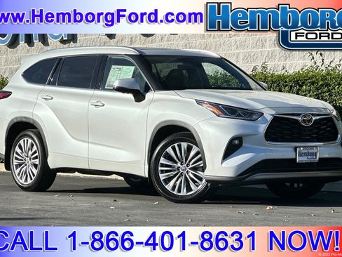 Used 2023 Toyota Highlander Platinum image 1