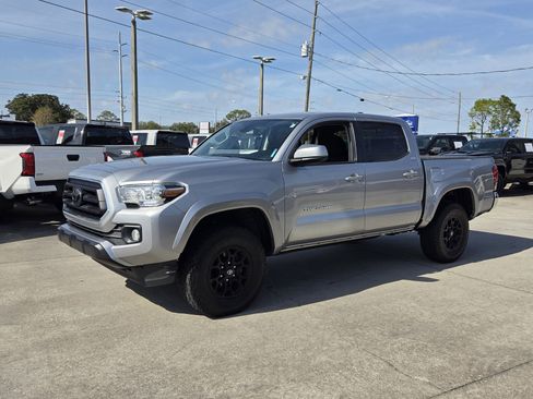 Certified 2021 Toyota Tacoma SR5 image 3