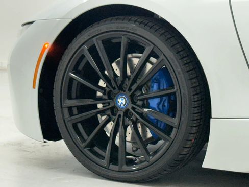 Used 2019 BMW i8 Roadster image 32