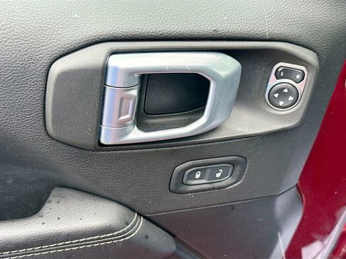 Used 2021 Jeep Wrangler Unlimited Sahara w/ Cold Weather Group AWD/4WD image 19
