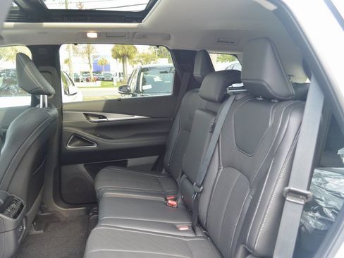 Certified 2026 INFINITI QX60 Luxe w/ Cargo Package AWD/4WD image 33