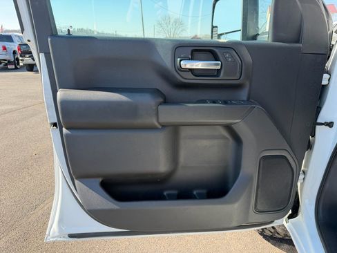 Used 2020 GMC Sierra 2500 4WD Crew Cab 159 w/ Convenience Package image 8