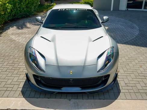 Used 2018 Ferrari 812 Superfast RWD image 5