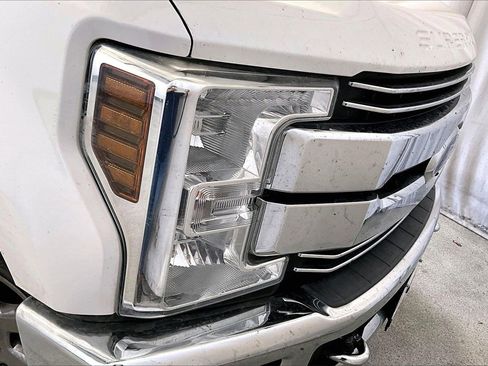 Used 2019 Ford F250 Lariat w/ Chrome Package image 12