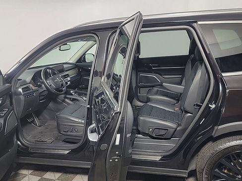 Used 2022 Kia Telluride SX w/ SX Prestige Package image 16