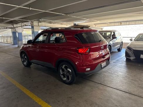 Used 2022 Hyundai Venue SEL w/ Cargo Package FWD image 5