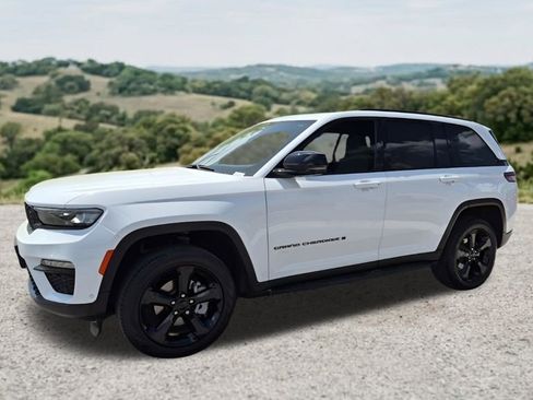 Used 2024 Jeep Grand Cherokee Limited w/ Luxury Tech Group II AWD/4WD image 4
