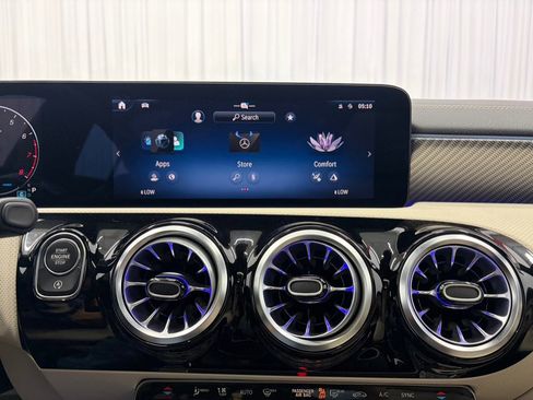 Used 2024 Mercedes-Benz CLA 250 4MATIC image 29