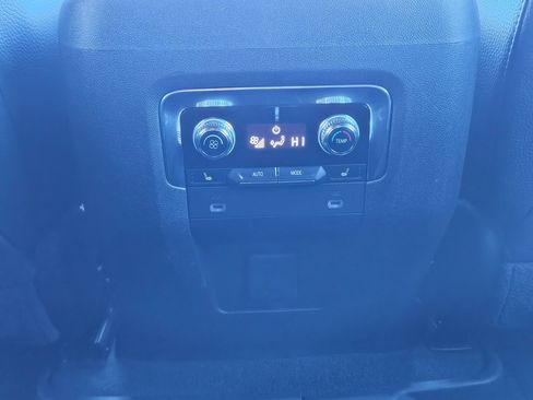 Used 2021 GMC Yukon Denali w/ Denali Premium Package image 27