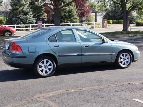 Used 2004 Volvo S60 2.5T AWD/4WD image 4