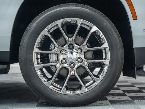 New 2026 Chevrolet Suburban Premier w/ Sun And Tow Package AWD/4WD image 19