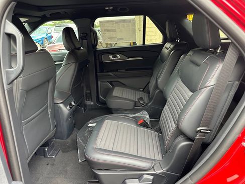 New 2026 Ford Explorer ST-Line w/ ST-Line Street Pack AWD/4WD image 24