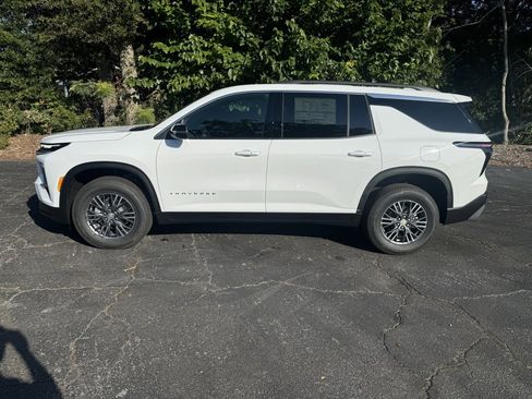 New 2026 Chevrolet Traverse LT image 2